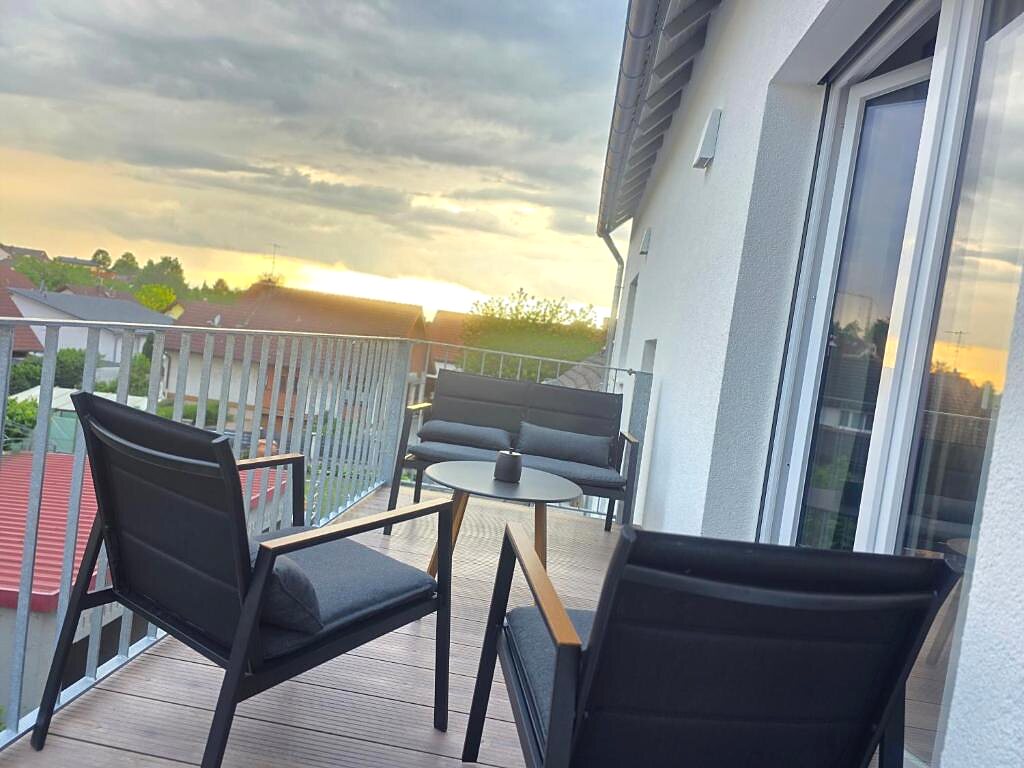 Dachterrasse in Kippenheim im Abendlicht mit Sitzgruppe